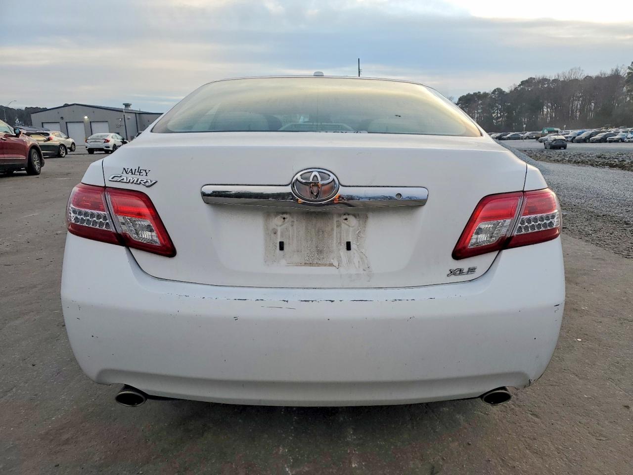 2010 TOYOTA CAMRY SE photo 6