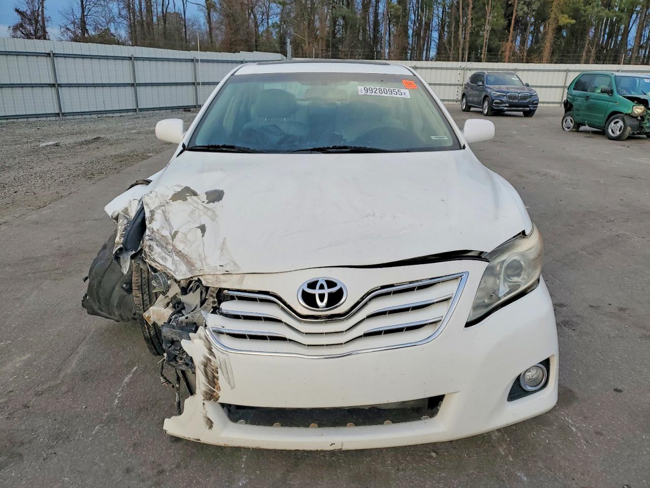 2010 TOYOTA CAMRY SE photo 5