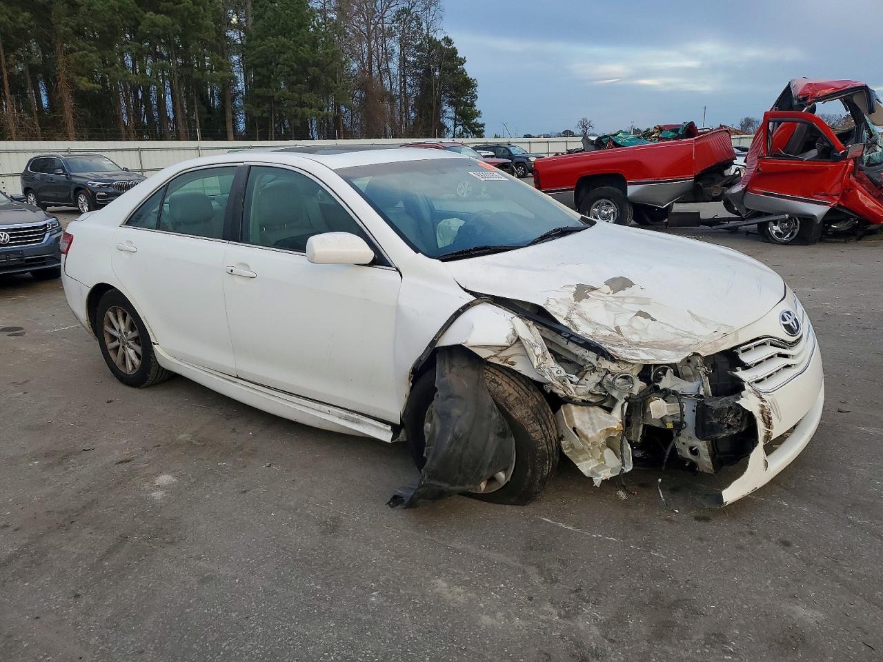 2010 TOYOTA CAMRY SE photo 4