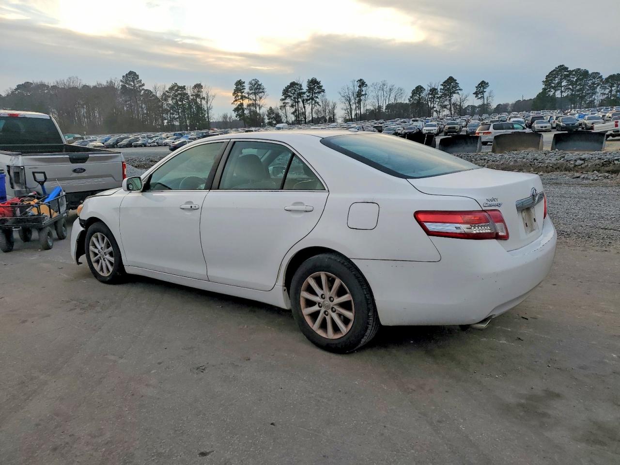 2010 TOYOTA CAMRY SE photo 2