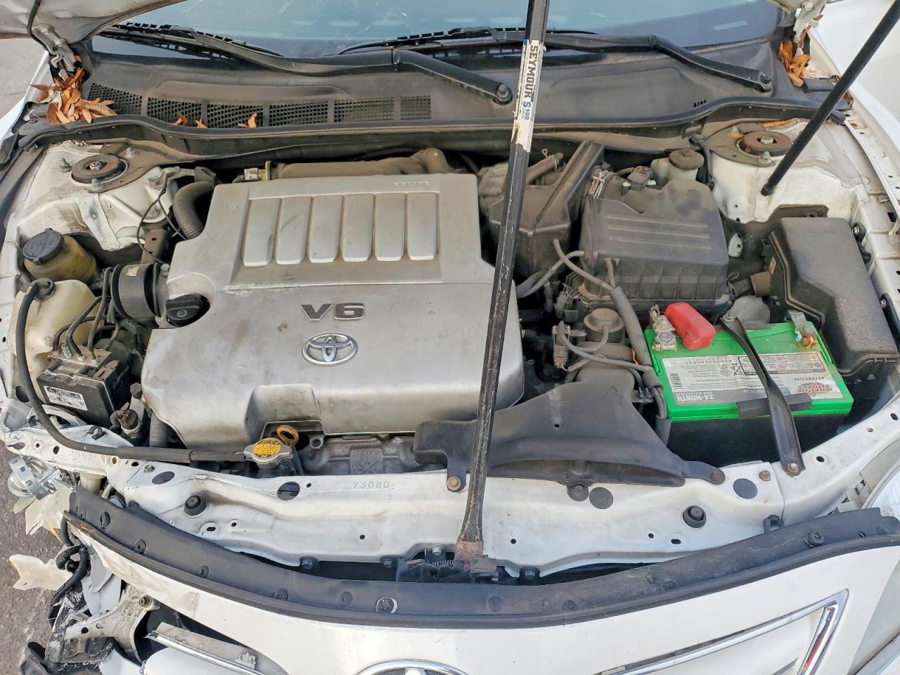 2010 TOYOTA CAMRY SE photo 11