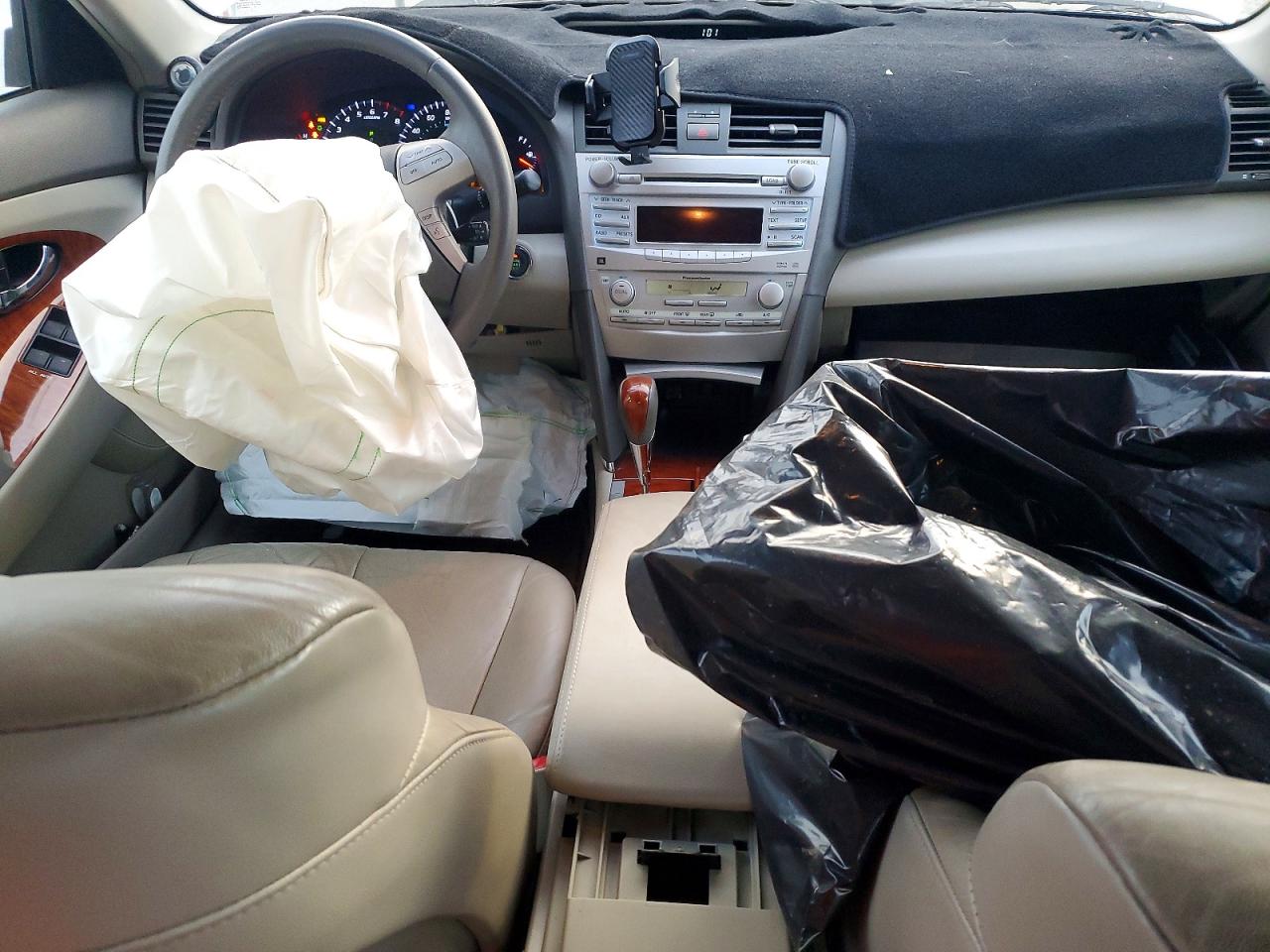 2010 TOYOTA CAMRY SE photo 8