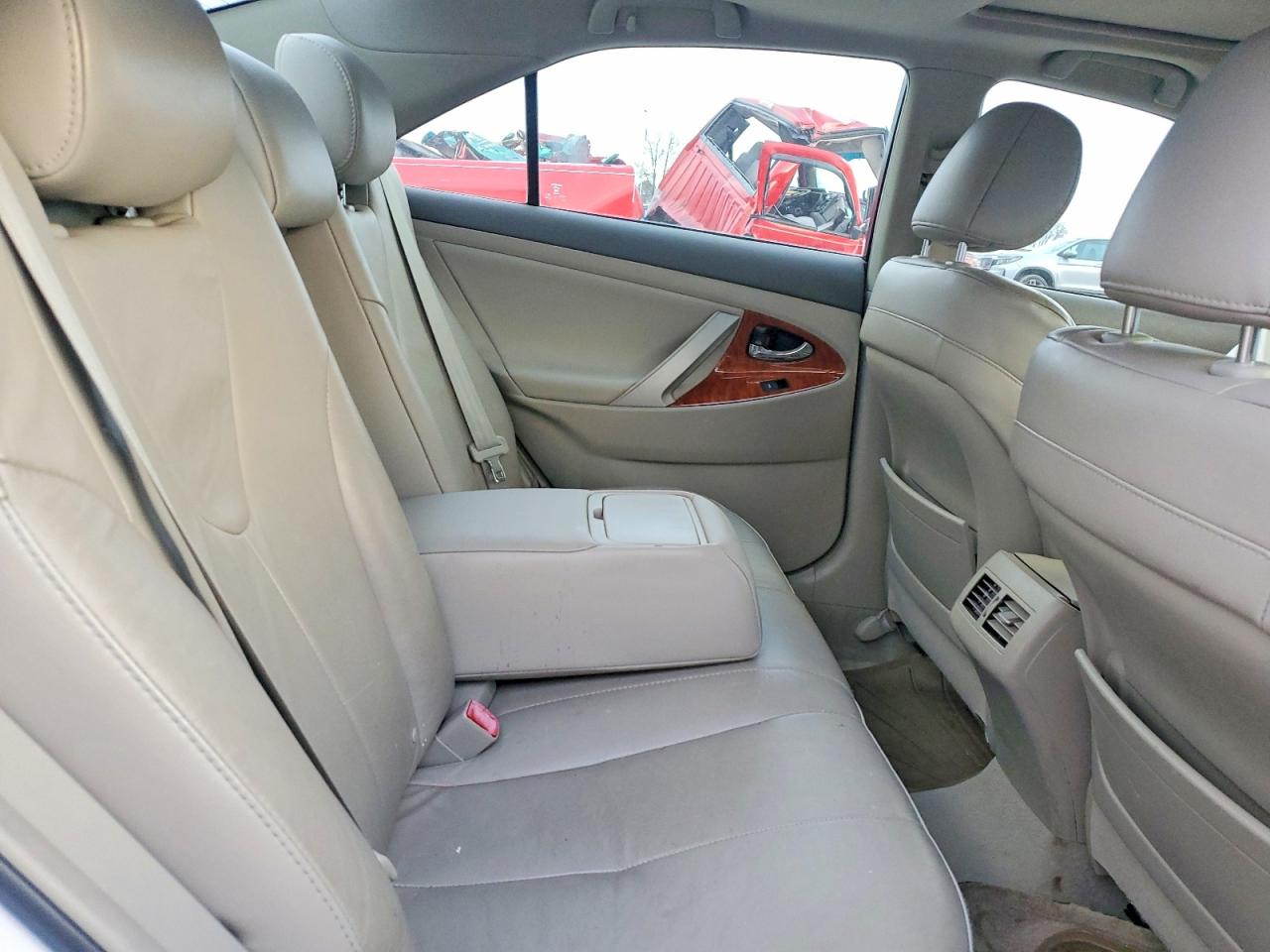 2010 TOYOTA CAMRY SE photo 10