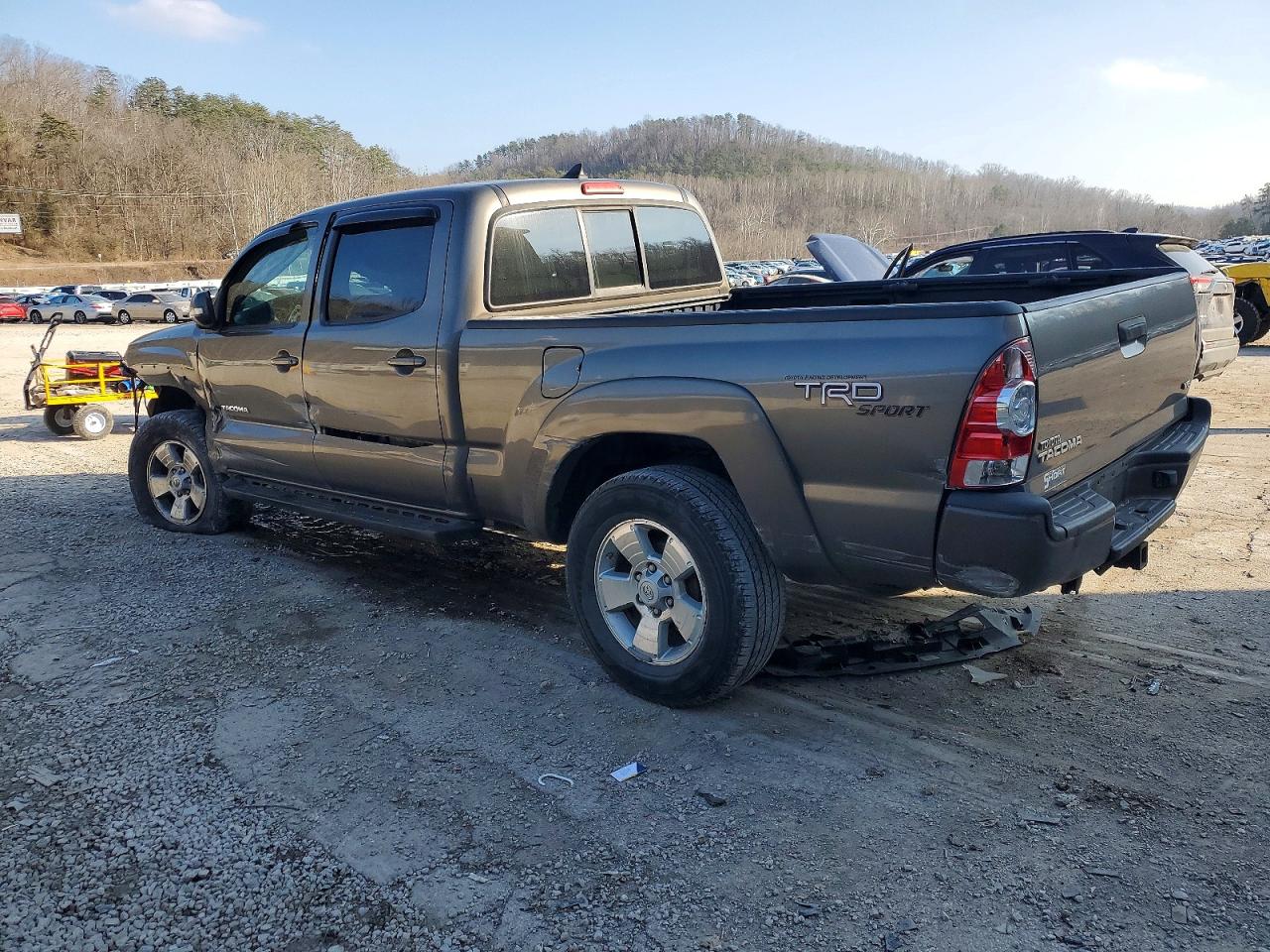 2012 TOYOTA TACOMA photo 2