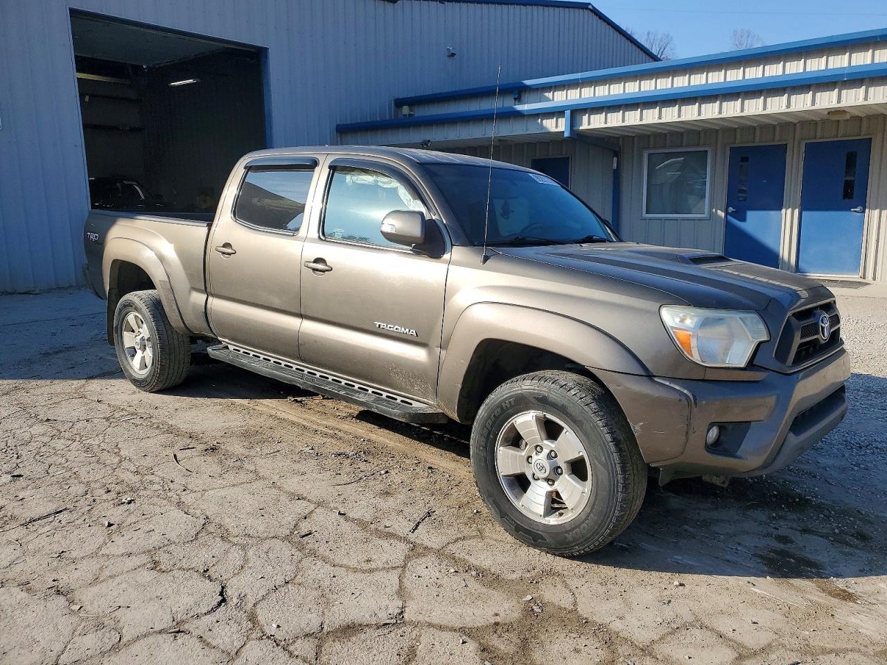 2012 TOYOTA TACOMA photo 4