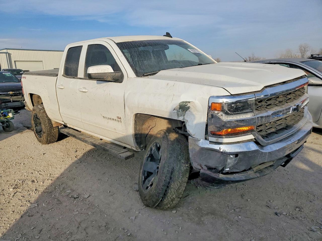 2016 CHEVROLET SILVERADO K1500 LT photo 4