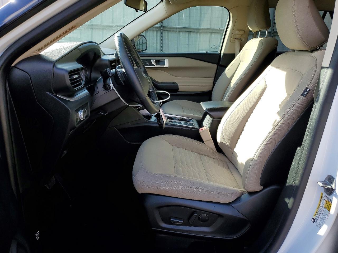 2020 FORD EXPLORER XLT photo 13