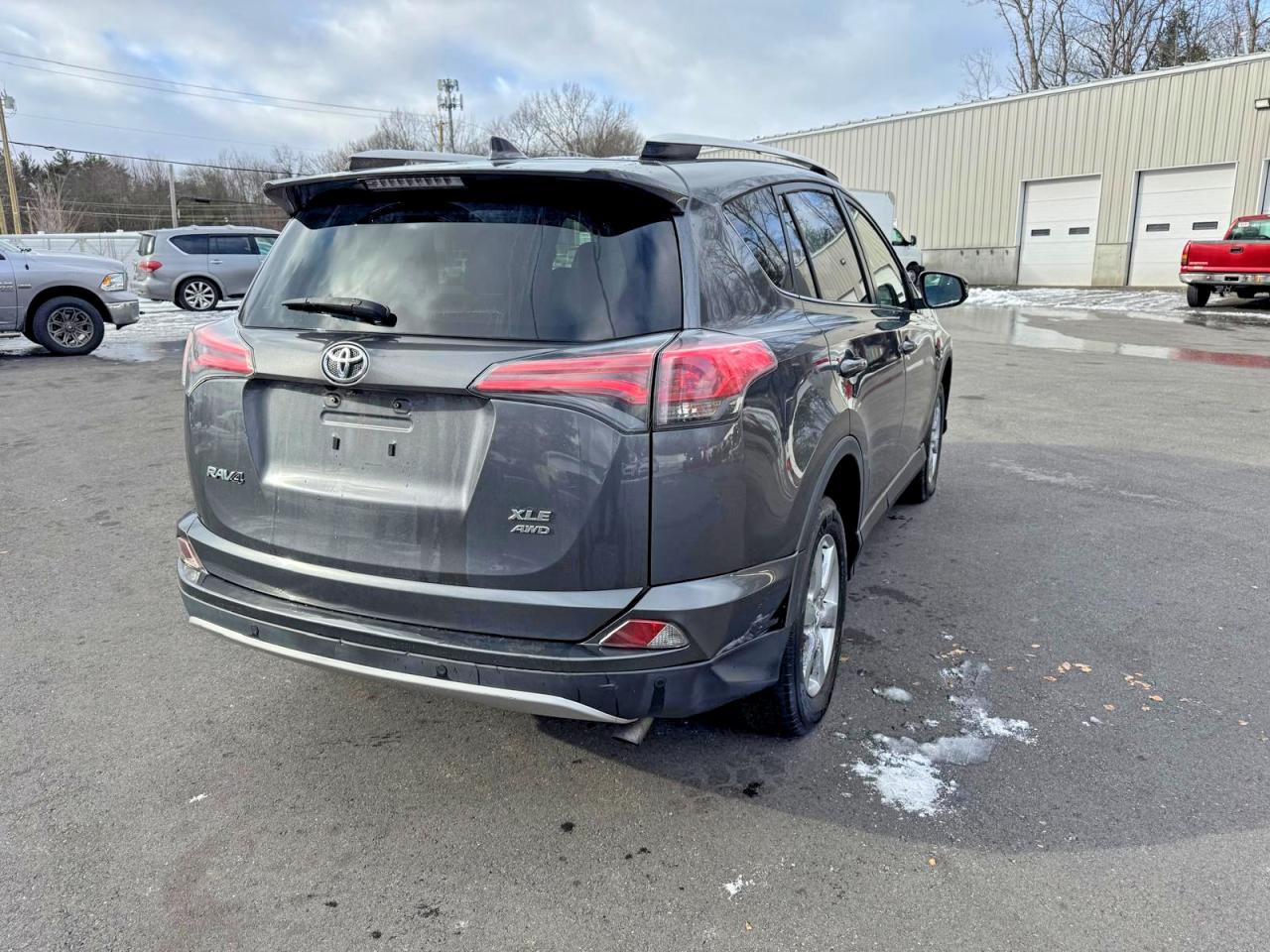 2016 TOYOTA RAV4 XLE photo 3