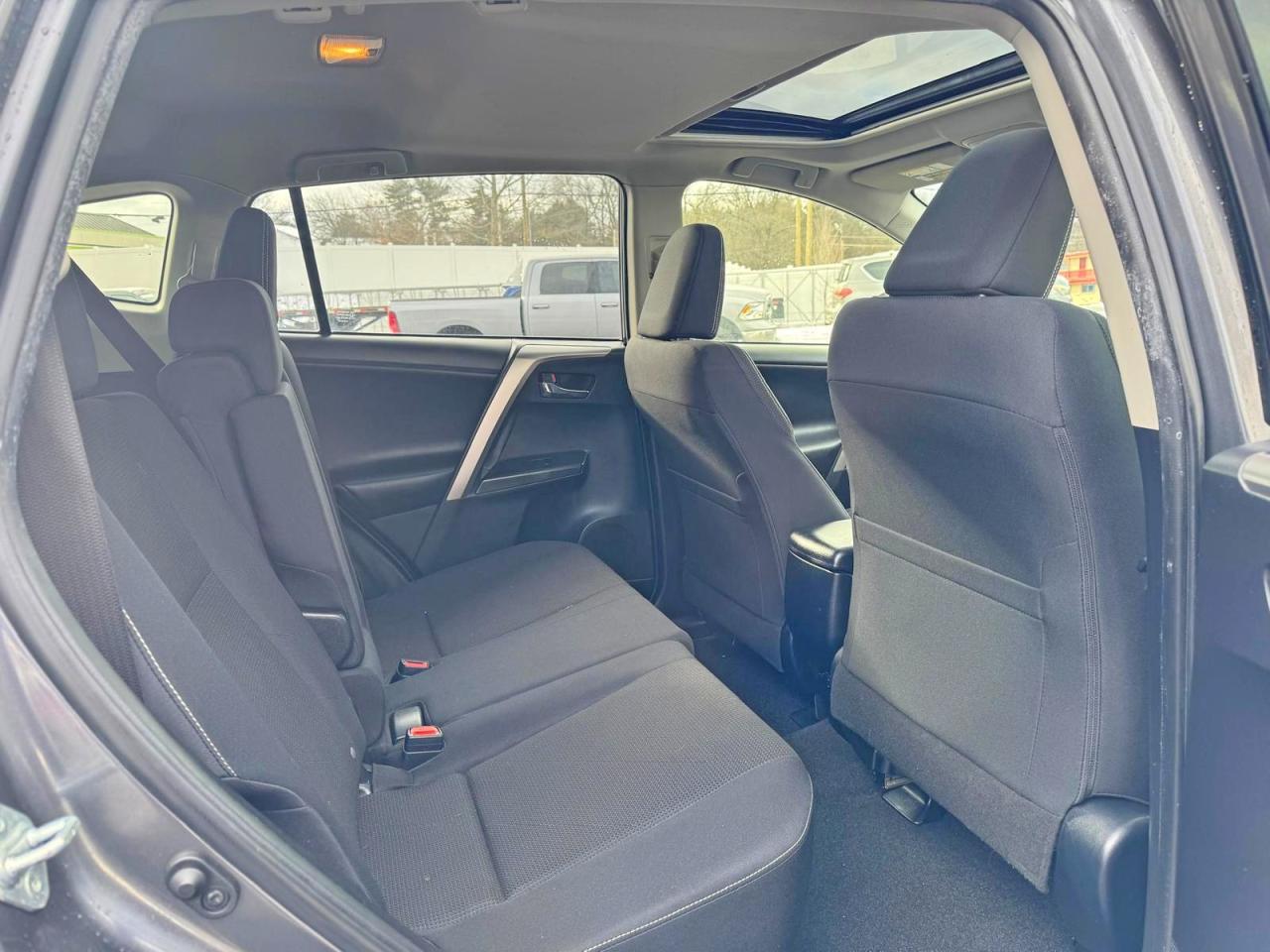 2016 TOYOTA RAV4 XLE photo 8