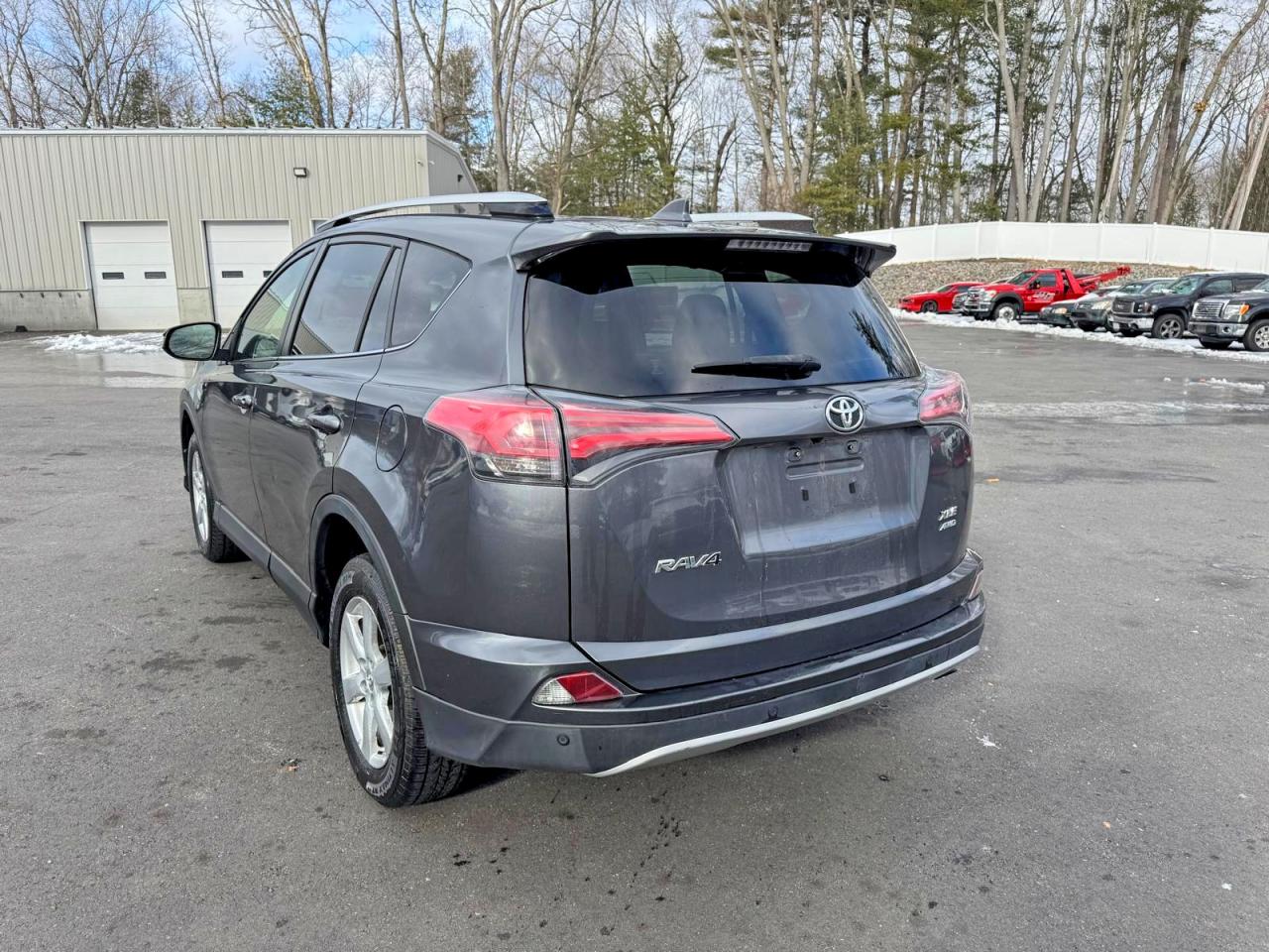 2016 TOYOTA RAV4 XLE photo 2
