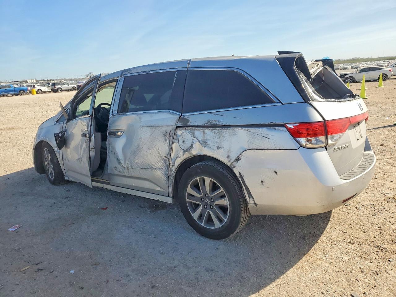 2014 HONDA ODYSSEY TOURING photo 2