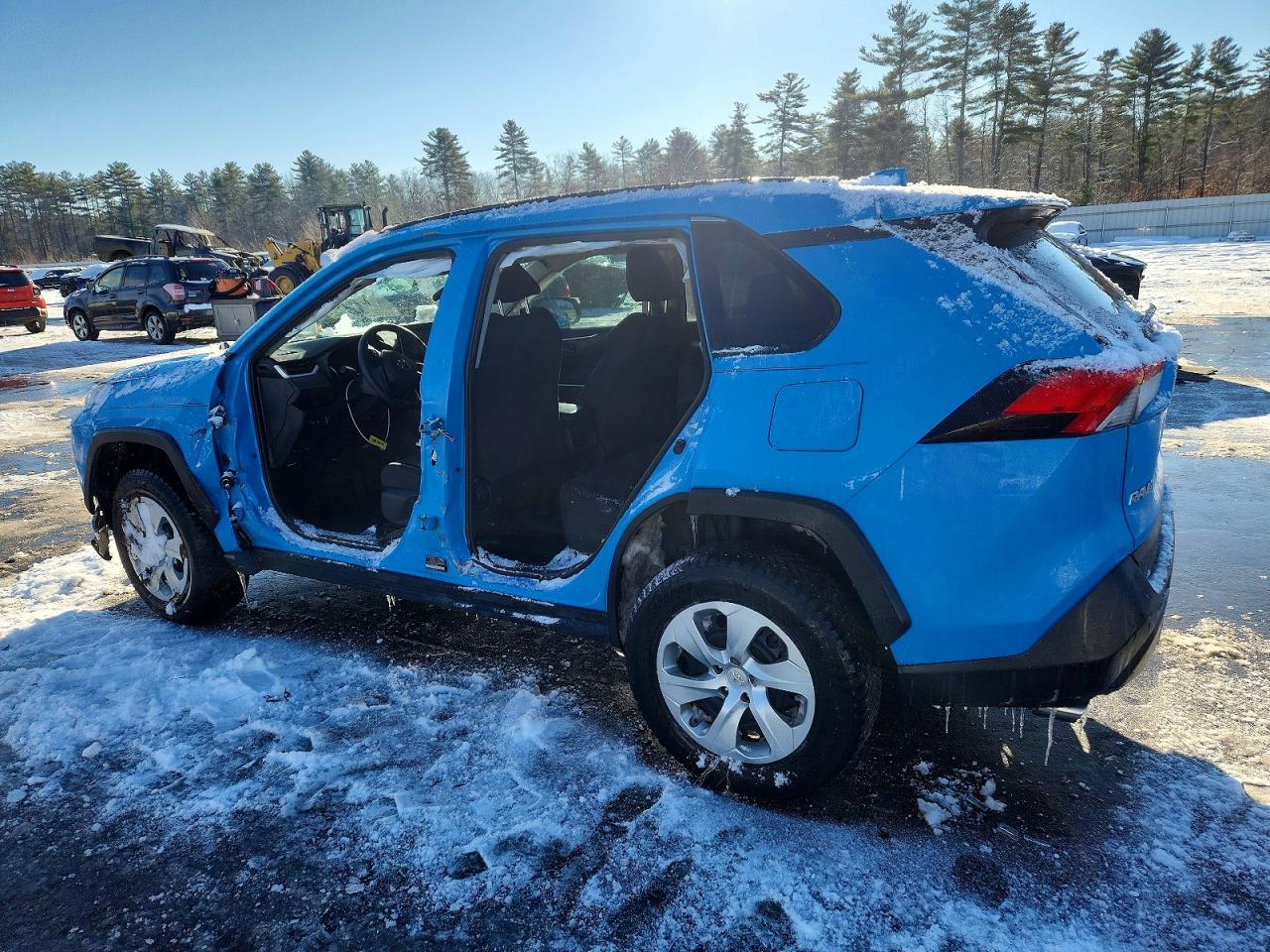 2019 TOYOTA RAV4 LE photo 3