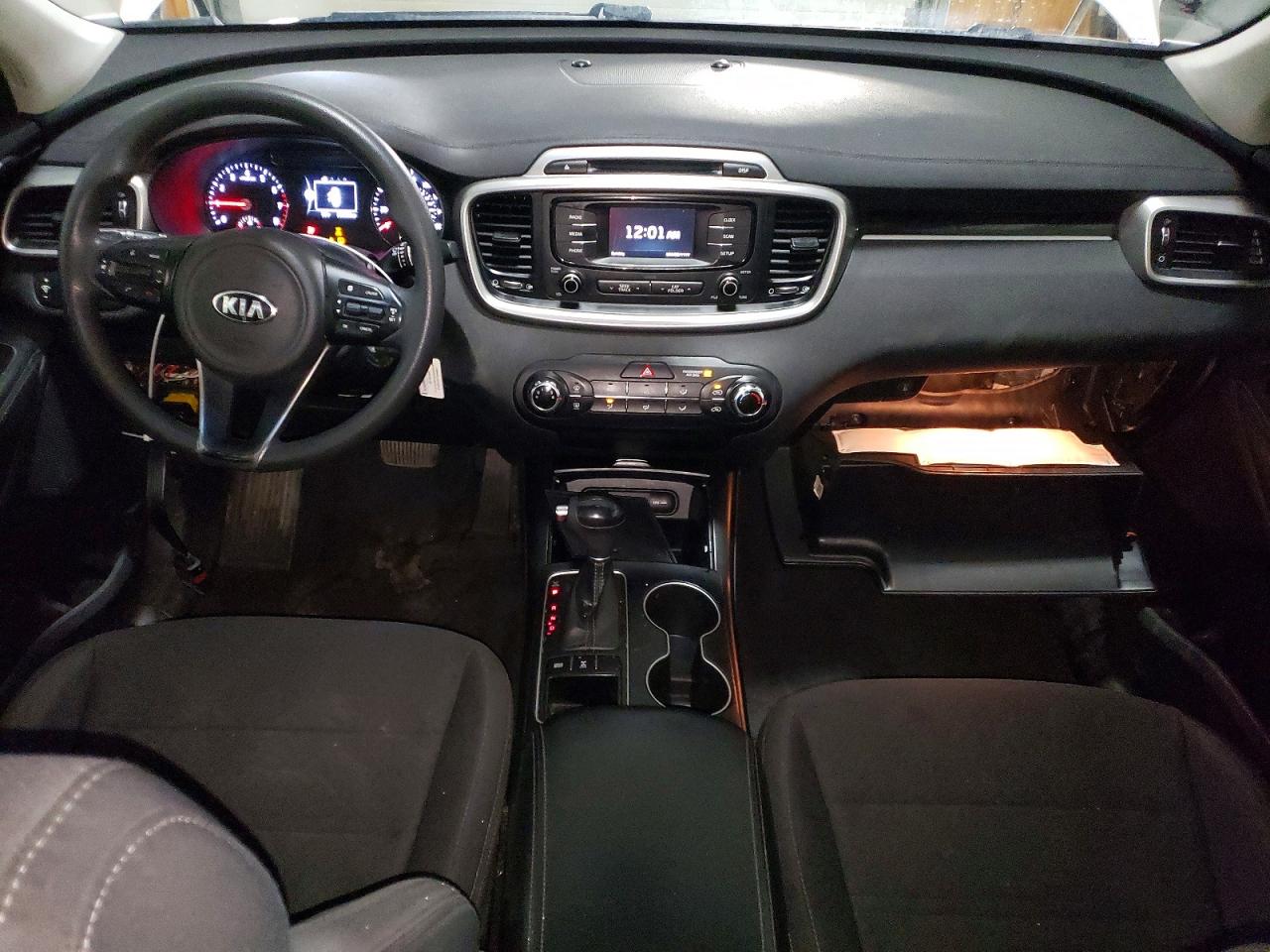 2017 KIA SORENTO LX photo 8