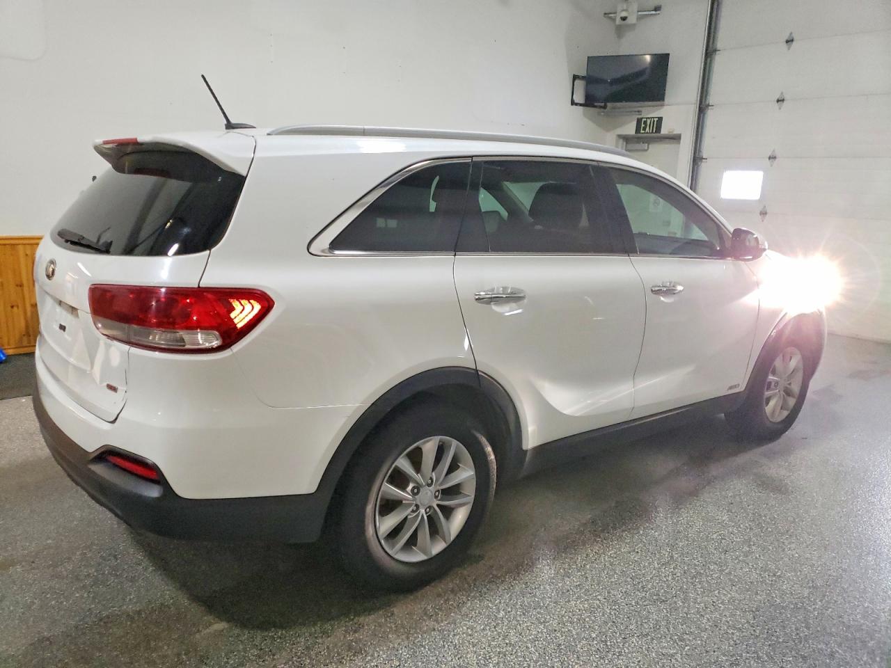 2017 KIA SORENTO LX photo 3