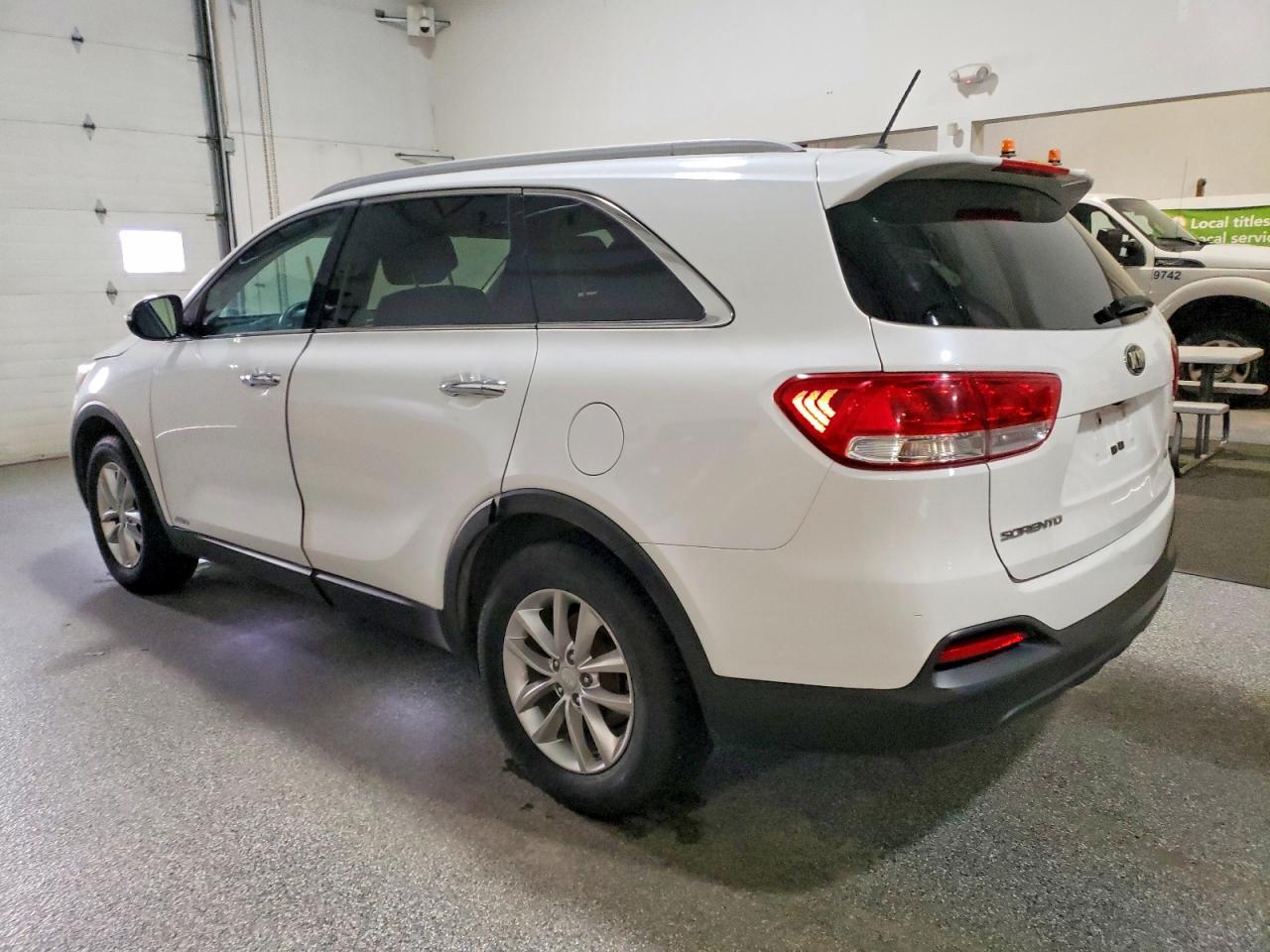 2017 KIA SORENTO LX photo 2