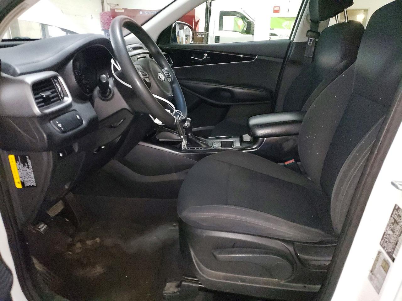 2017 KIA SORENTO LX photo 7