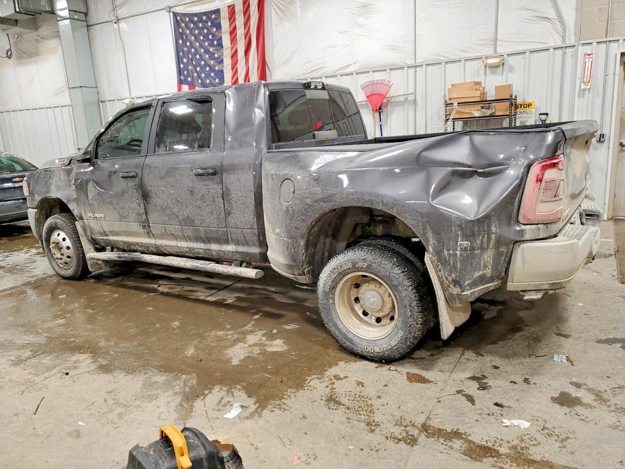 2022 RAM 3500 BIG HORN photo 5