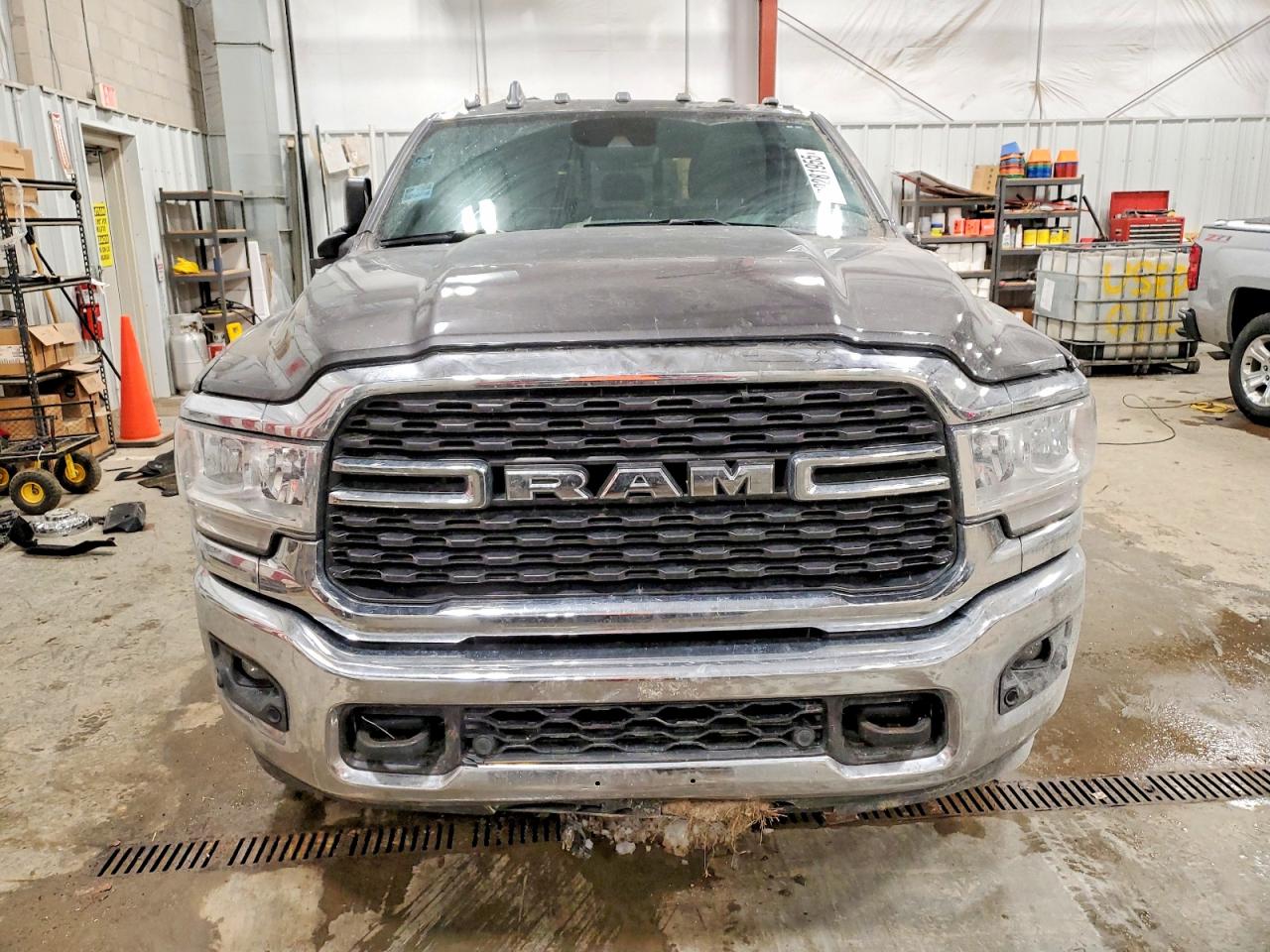 2022 RAM 3500 BIG HORN photo 17