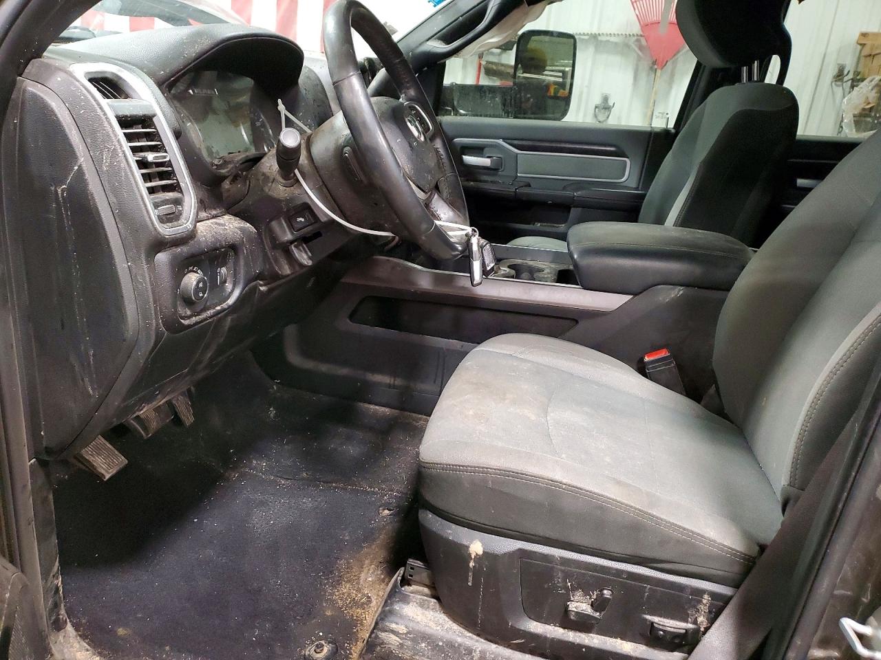 2022 RAM 3500 BIG HORN photo 25