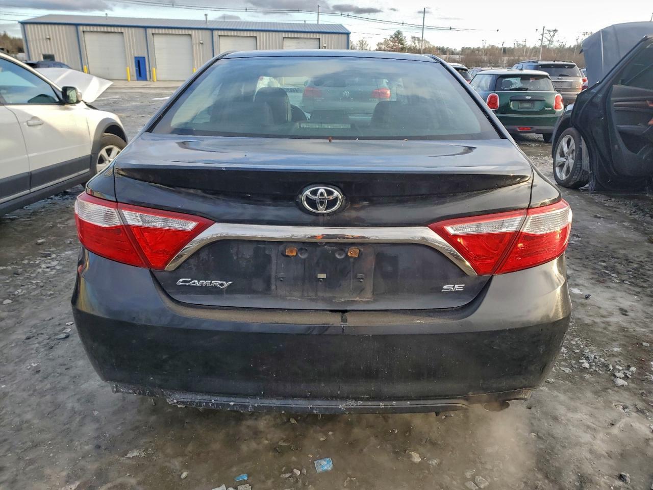 2015 TOYOTA CAMRY LE photo 6