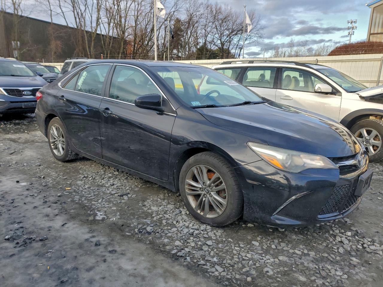 2015 TOYOTA CAMRY LE photo 4