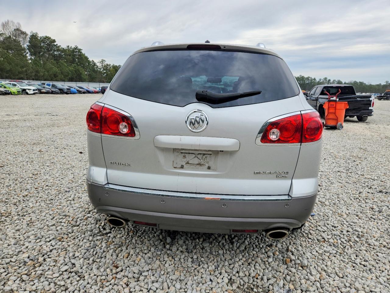 2011 BUICK ENCLAVE CXL photo 6