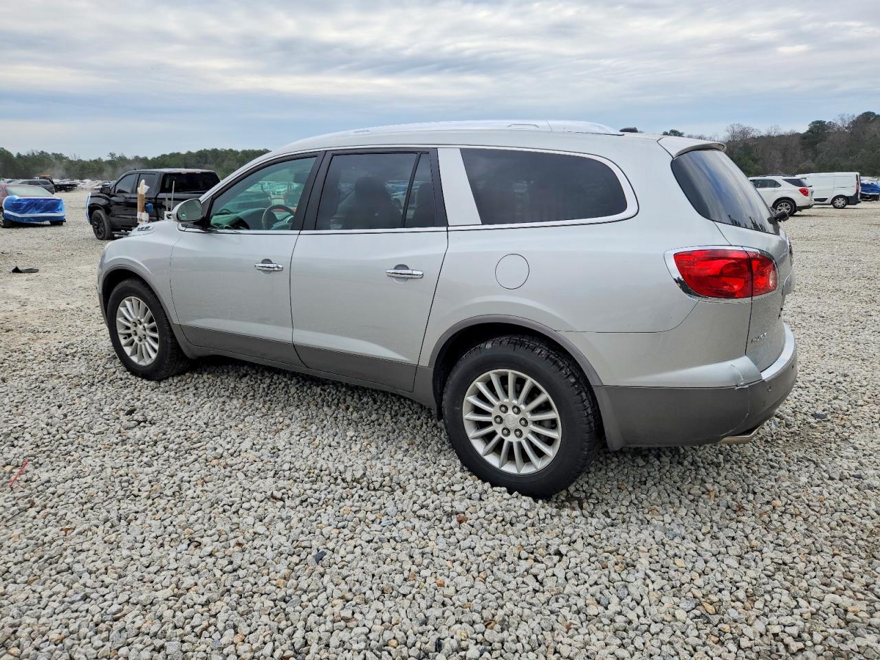 2011 BUICK ENCLAVE CXL photo 2