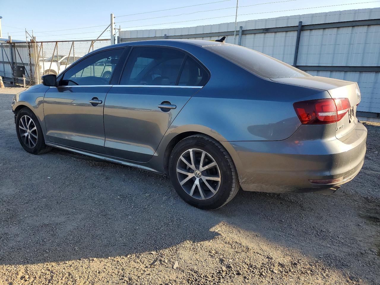 2017 VOLKSWAGEN JETTA SE photo 4