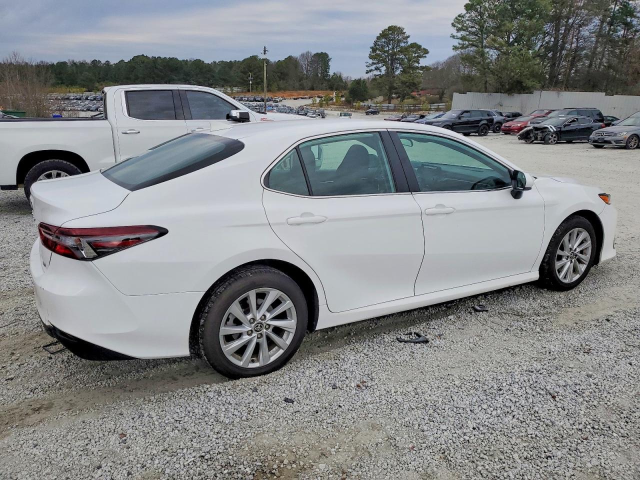 2024 TOYOTA CAMRY LE photo 3