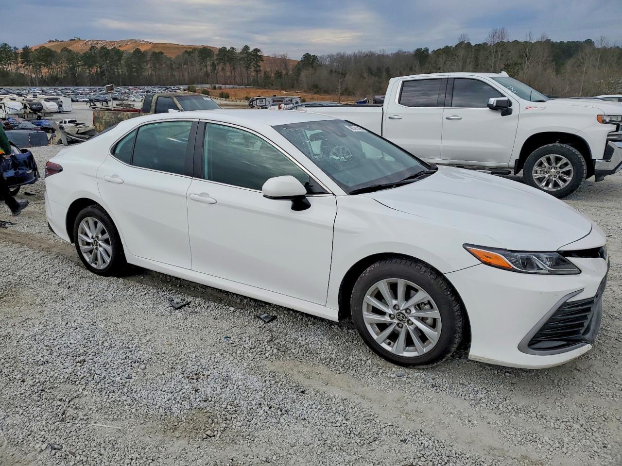 2024 TOYOTA CAMRY LE photo 4