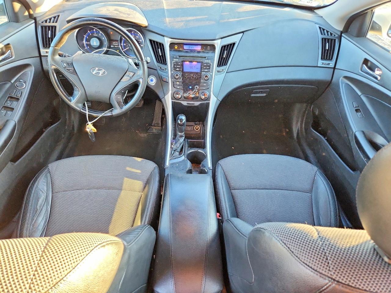 2011 HYUNDAI SONATA SE photo 8