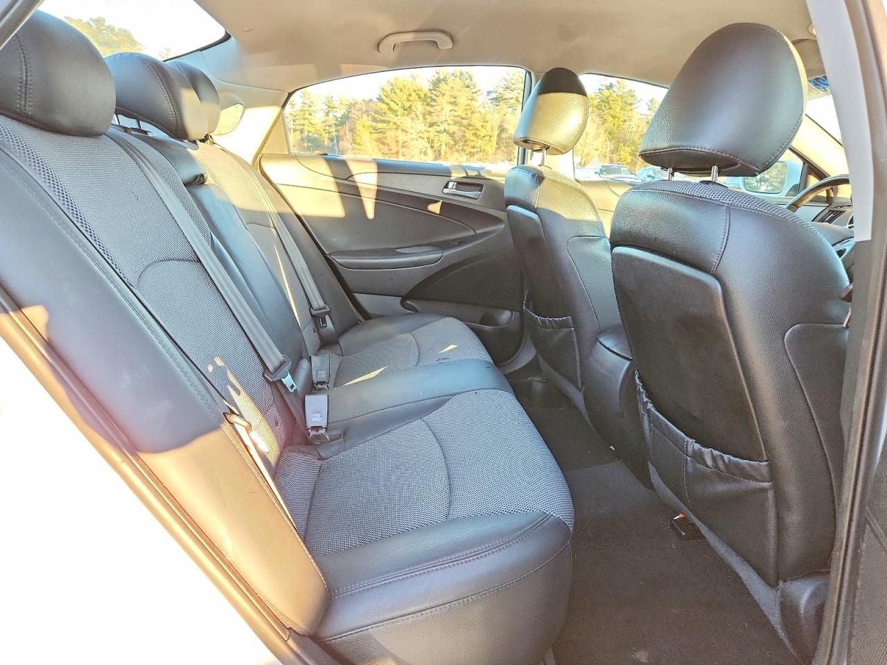 2011 HYUNDAI SONATA SE photo 10