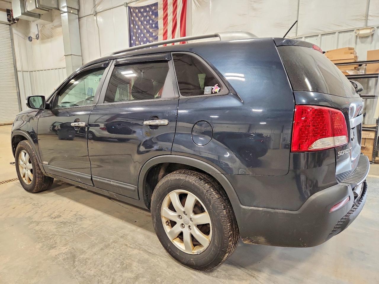 2012 KIA SORENTO BASE photo 2