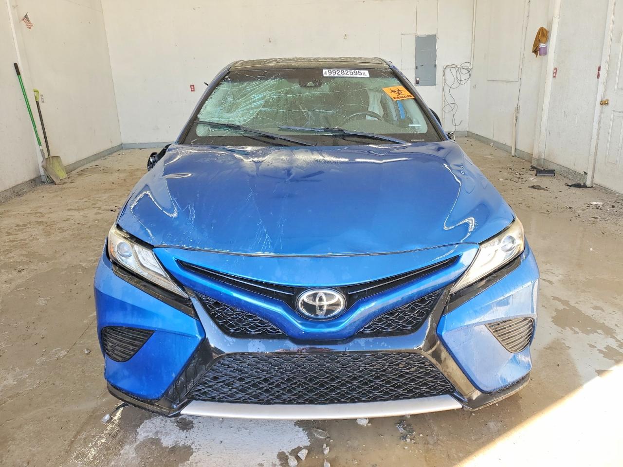 2019 TOYOTA CAMRY XSE photo 5