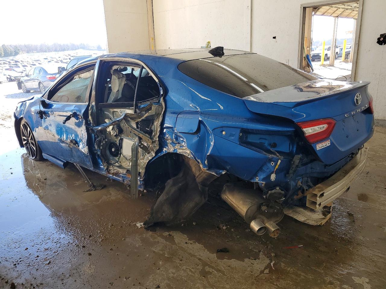 2019 TOYOTA CAMRY XSE photo 2