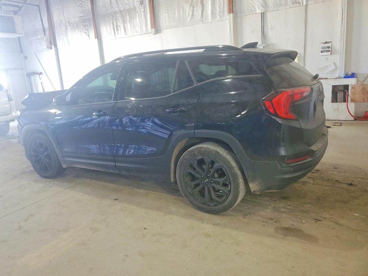 2019 GMC TERRAIN SLT photo 2