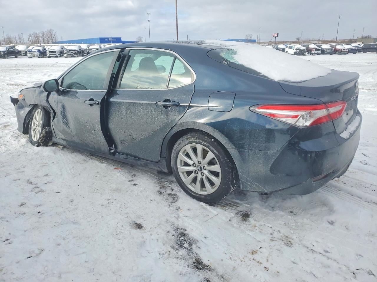 2018 TOYOTA CAMRY L photo 3