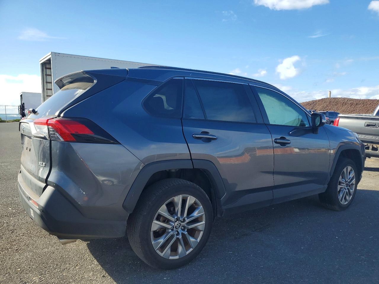 2024 TOYOTA RAV4 XLE PREMIUM photo 3