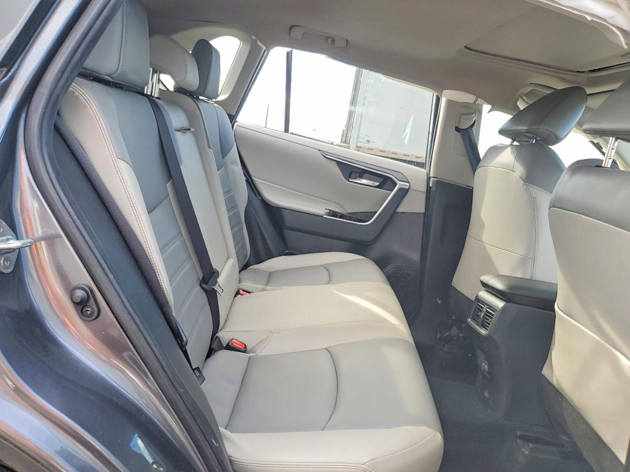 2024 TOYOTA RAV4 XLE PREMIUM photo 11
