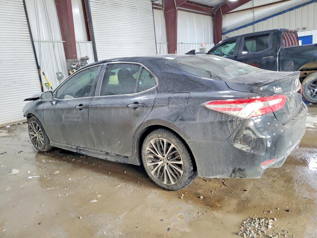 2019 TOYOTA CAMRY L photo 2