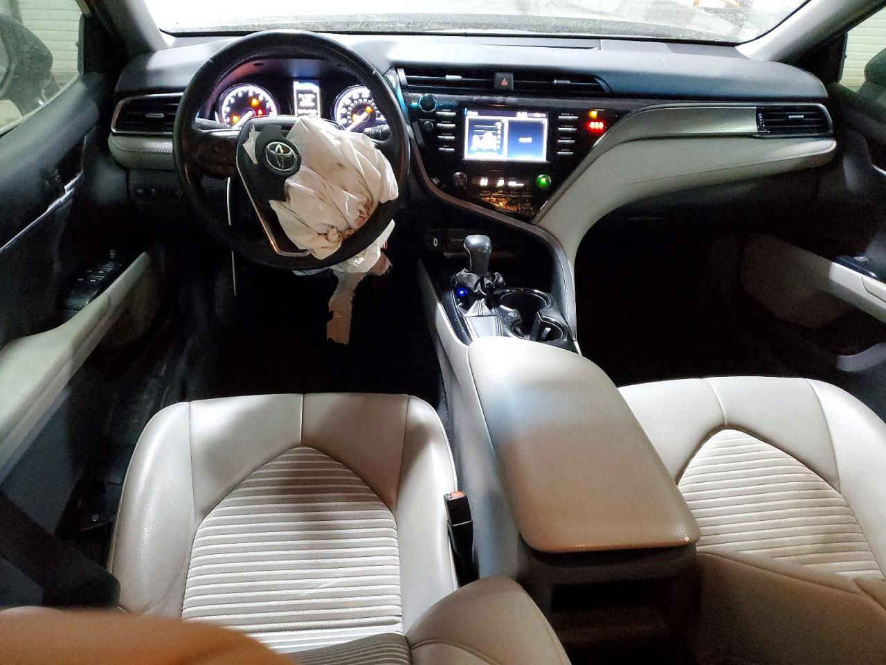 2019 TOYOTA CAMRY L photo 8