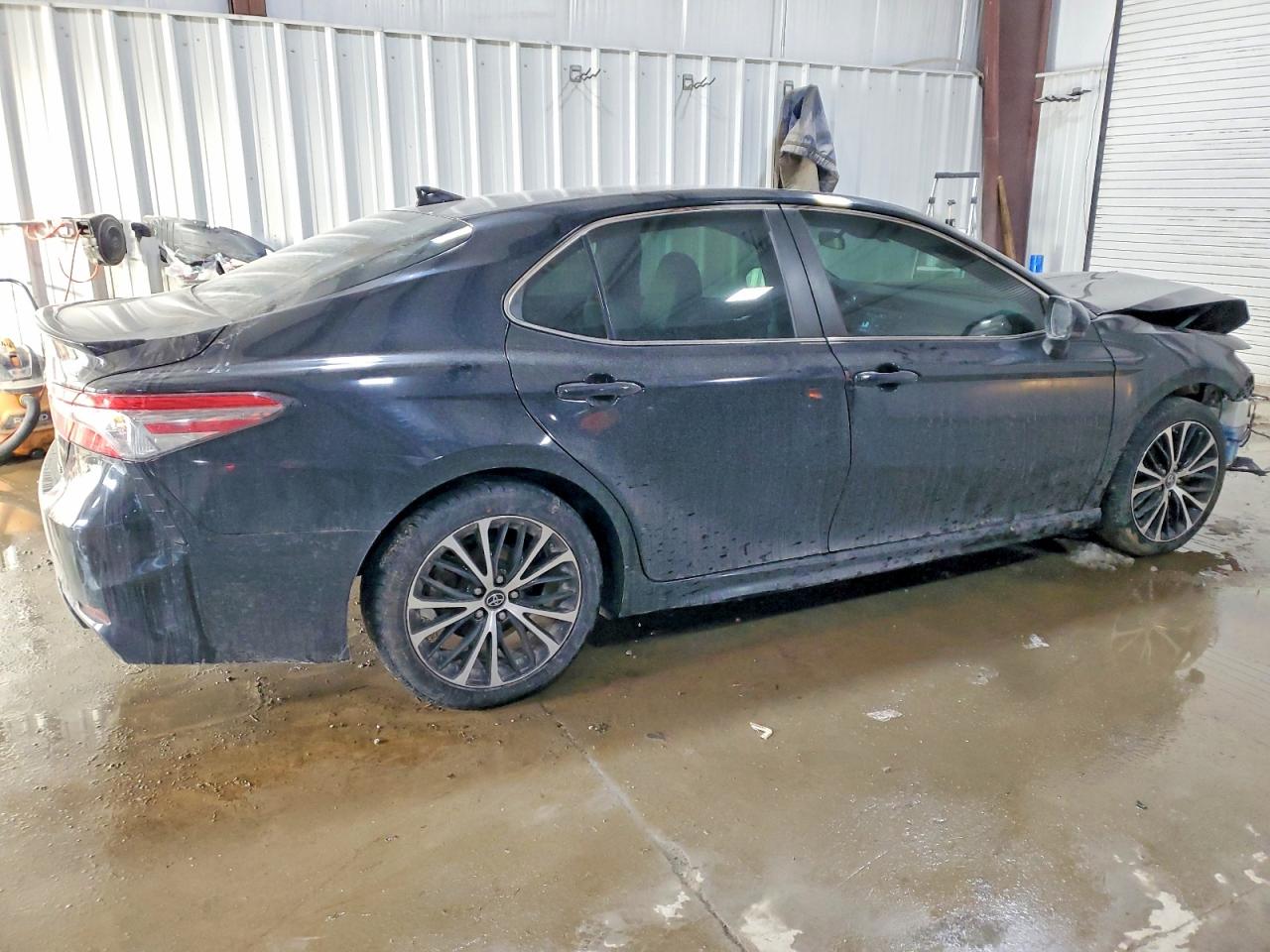 2019 TOYOTA CAMRY L photo 3