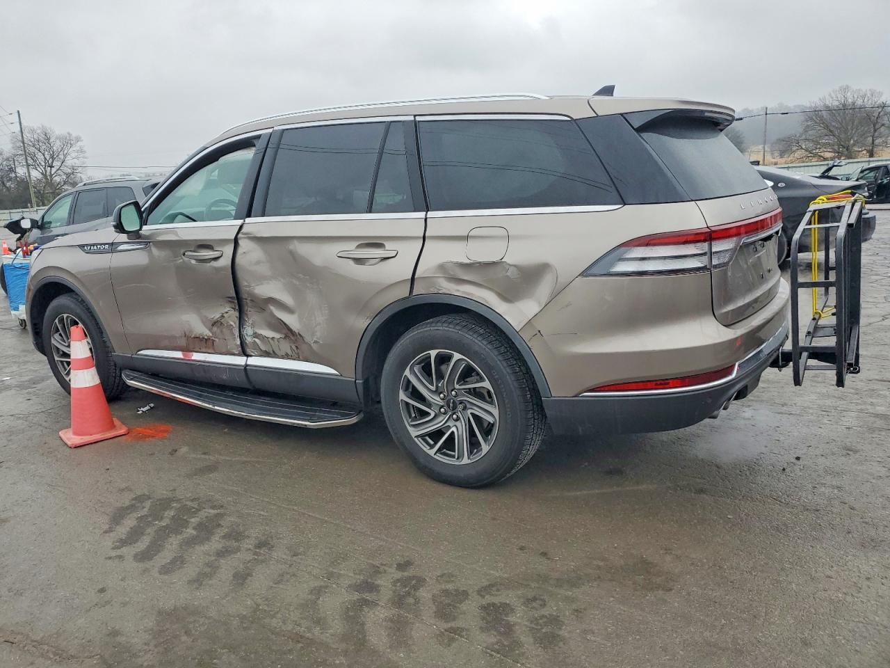 2021 LINCOLN AVIATOR photo 3