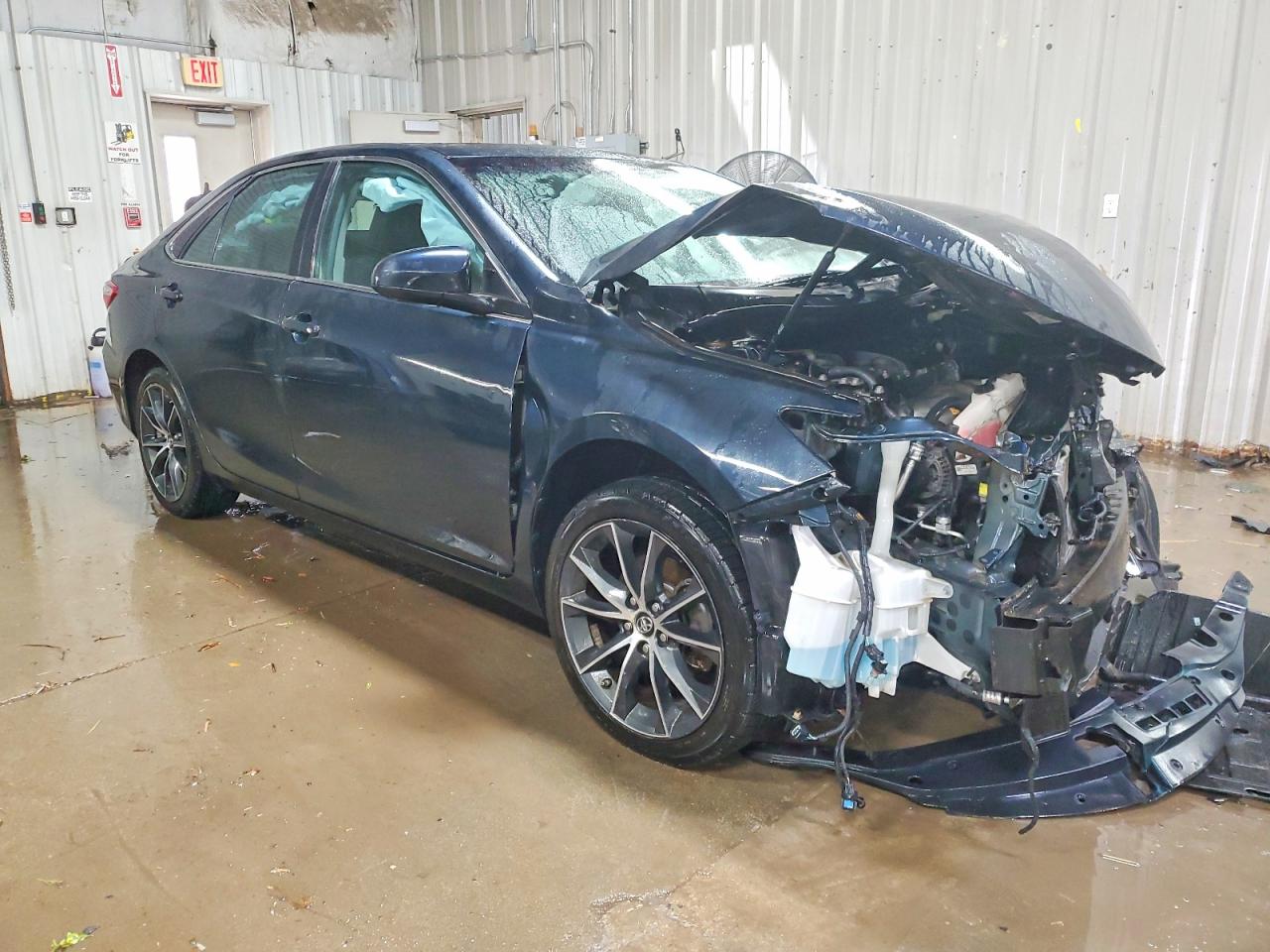 2017 TOYOTA CAMRY LE photo 4