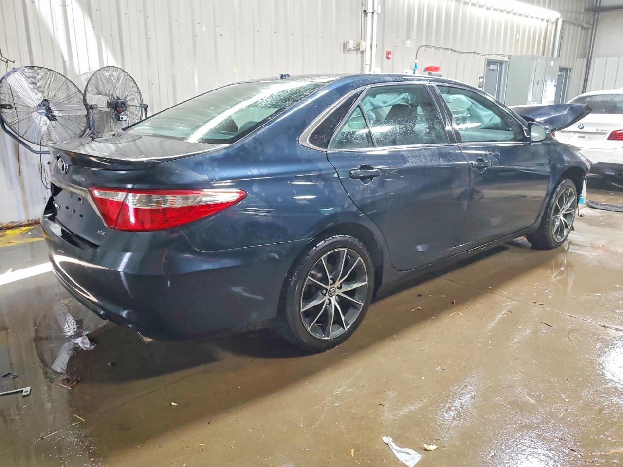 2017 TOYOTA CAMRY LE photo 3
