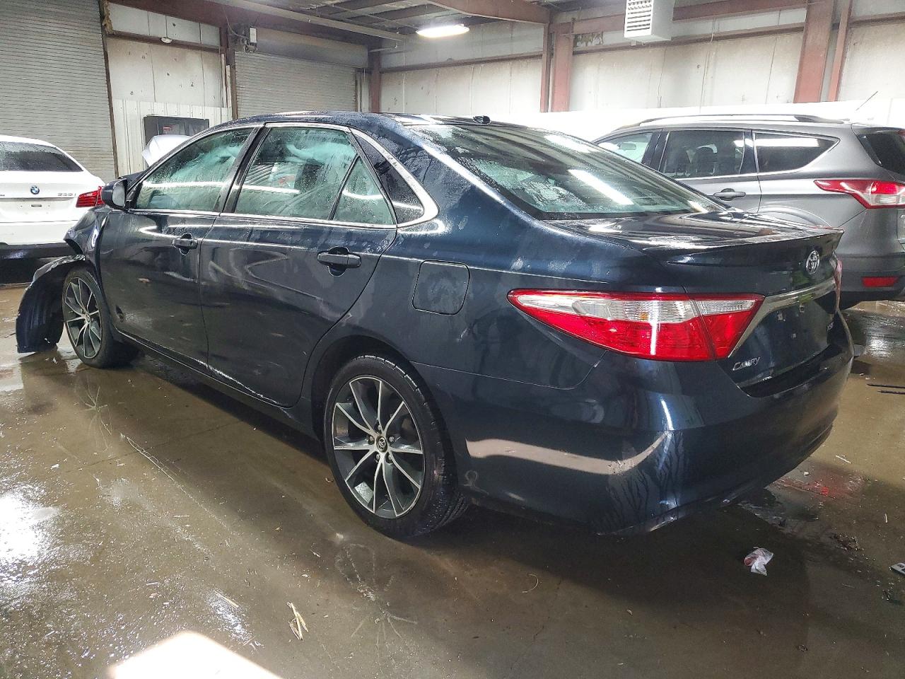 2017 TOYOTA CAMRY LE photo 2