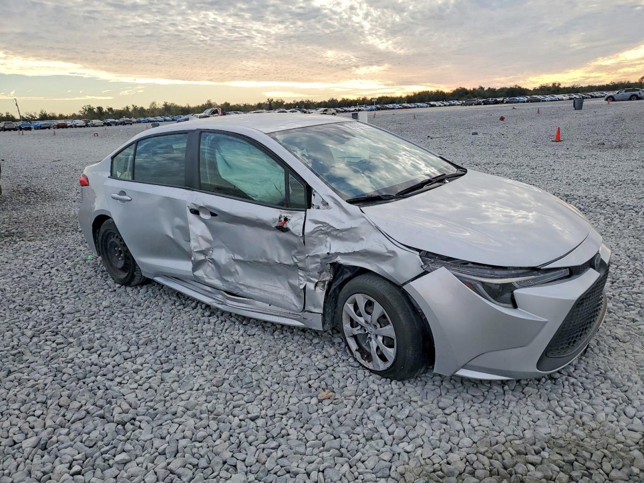 2022 TOYOTA COROLLA LE photo 4