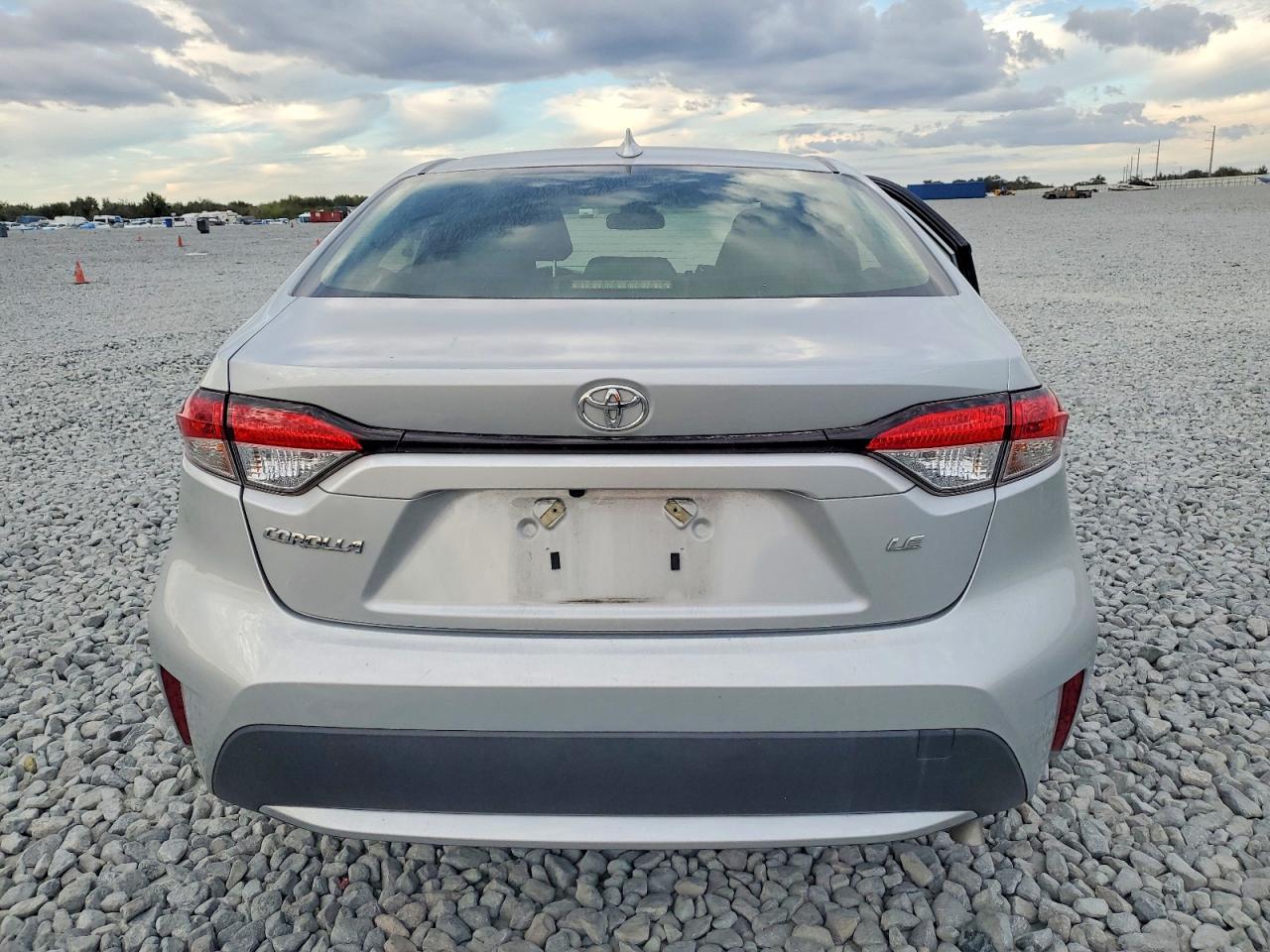 2022 TOYOTA COROLLA LE photo 6