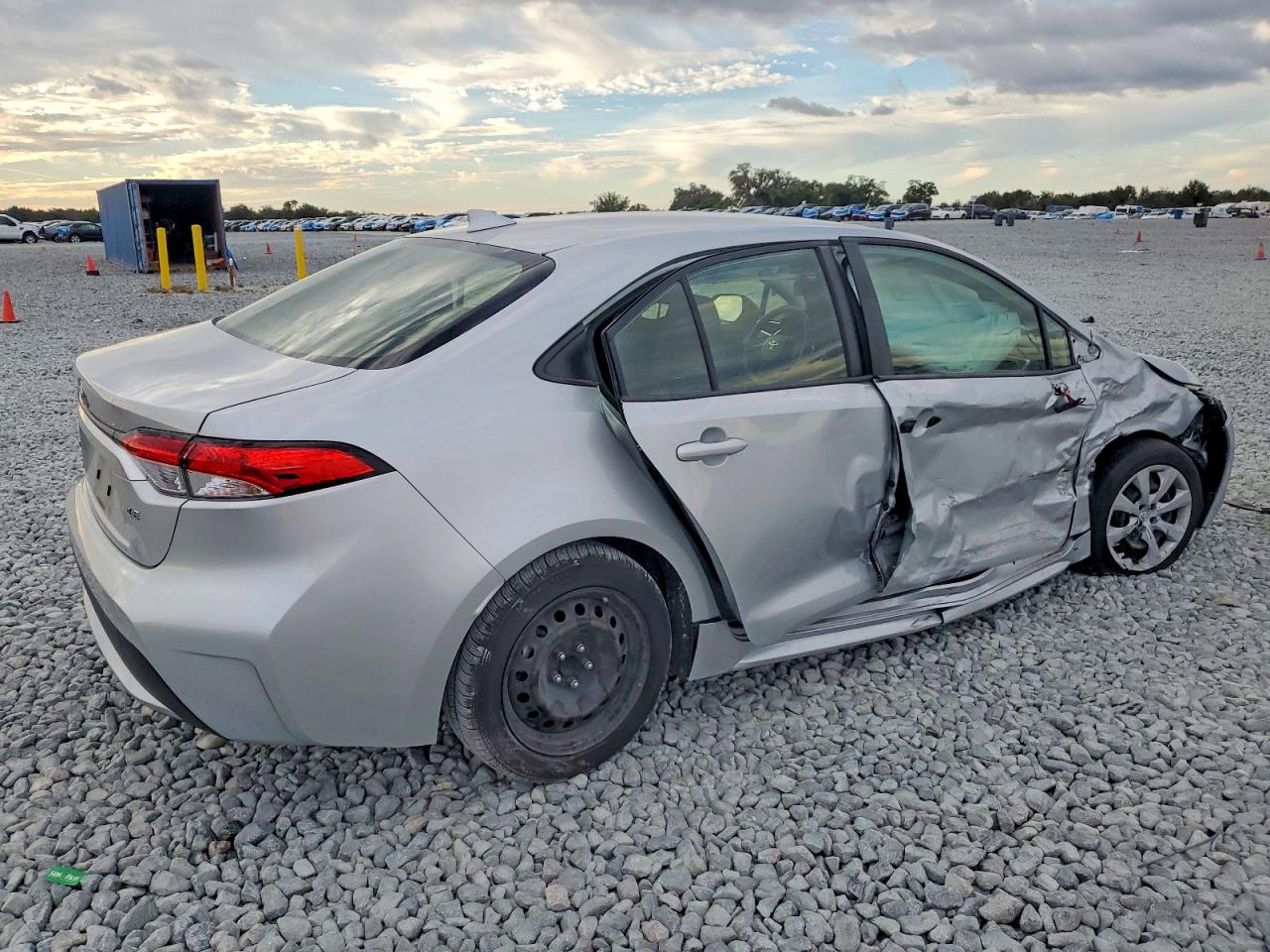 2022 TOYOTA COROLLA LE photo 3