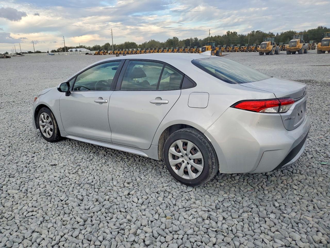 2022 TOYOTA COROLLA LE photo 2